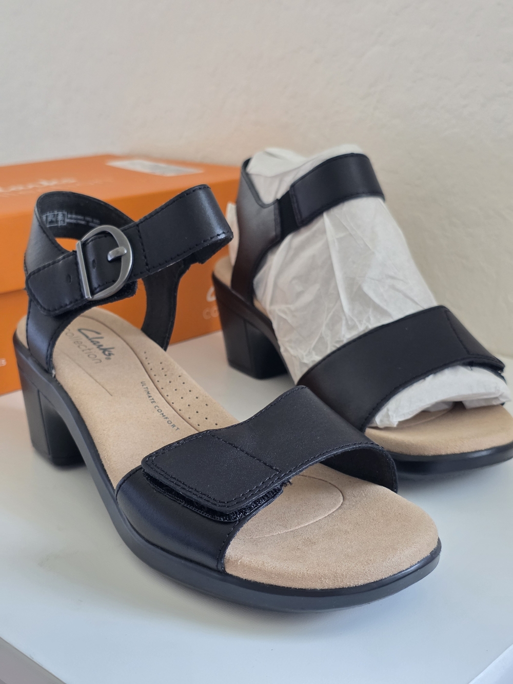 Clarks Women's Emily2 Amanda Round Toe Sandals Size 7 Leather